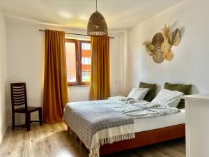 Łóżko lub łóżka w pokoju w obiekcie CYPRYS apartamenty dla rodzin z Dziećmi Władysławowo