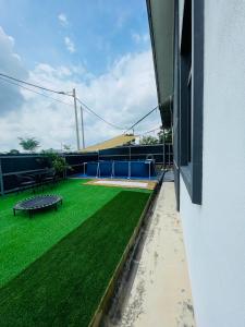 Φωτογραφία από το άλμπουμ του LNZ Pool Homestay Melaka σε Solok Belimbing +11 φωτογραφίες