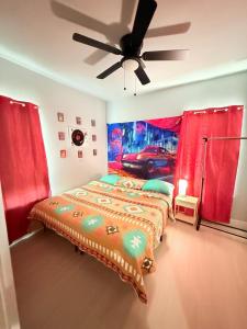 Postel nebo postele na pokoji v ubytování Babyproofed, CinemaHome, TCU,DikciesArena,Stockyard,FortWorth + 60 fotografií