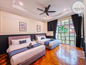 Ένα ή περισσότερα κρεβάτια σε δωμάτιο στο JB Town Villa by RR JBcity