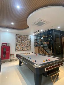 a billiard room with a pool table in it at Sunny Hotel in Ðố Sơn