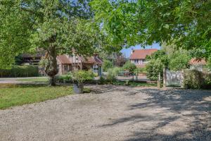 a large yard with a house in the background at La Rivière 10 mn DisneylandParis in Chalifert