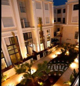 an aerial view of a building with trees and lights at Superbe S2 richement meuble Marsa in Sidi Daoud