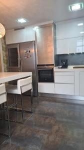 Η κουζίνα ή μικρή κουζίνα στο Foroplaza Duplex A Mosqueira