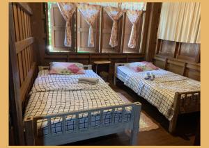Postel nebo postele na pokoji v ubytování Yor Song Hostel