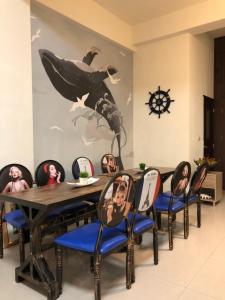 Niños alojados en Pier 10