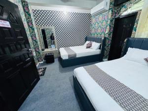 Postel nebo postele na pokoji v ubytování Hotel Ebraj Sylhet