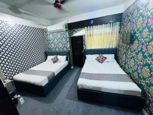 Postel nebo postele na pokoji v ubytování Hotel Ebraj Sylhet
