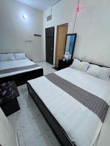 Postel nebo postele na pokoji v ubytování Hotel Ebraj Sylhet