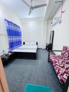 Postel nebo postele na pokoji v ubytování Hotel Ebraj Sylhet