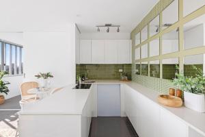 Køkken eller tekøkken på The Manly beach pad