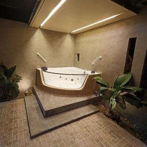 Ένα μπάνιο στο Villa Lorr by Antonio Homes