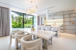 Ruang duduk di New Hidden City Ubud - Limited Time Offer