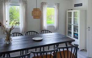 Fotografie z fotogalerie ubytování 4 Bedroom Cozy Home In Hals v destinaci Hals