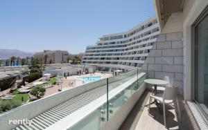 Luxury Apartments And Studios At Sea Side By Rently内部或周边的泳池