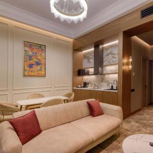 Kuchyň nebo kuchyňský kout v ubytování Hotel The Pacific Suites Near delhi internationl airport