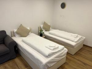 Ένα ή περισσότερα κρεβάτια σε δωμάτιο στο FÜR 3 - Boxspringbetten, Smart TV, Parkplatz, Stadion Nähe