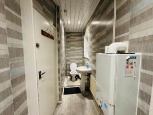 a small bathroom with two toilets and a sink at Cozy Rooms in close to Hull City Centre in Hull