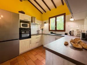 Kuchyň nebo kuchyňský kout v ubytování Petite maison dans grand parc