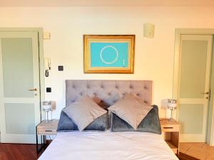 Gritti Palace Morcote - Waterfront studio with panoramic lake views - Fiordaliso客房内的一张或多张床位