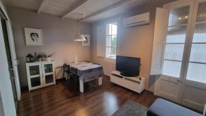 A television and/or entertainment centre at Apartment Sant Francesc