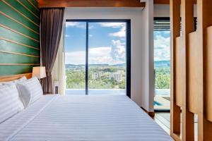 Ένα ή περισσότερα κρεβάτια σε δωμάτιο στο Sea & Mountain View Private Pool Villa at Aonang Beach +10 φωτογραφίες
