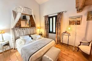 Katil atau katil-katil dalam bilik di Beautiful Provencal villa with pool and jacuzzi