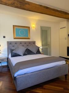Gritti Palace Morcote - Waterfront studio with panoramic lake views - Fiordaliso客房内的一张或多张床位
