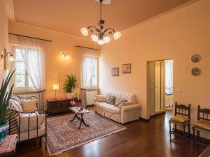 A seating area at Air-conditioned flat with pool and wellness area