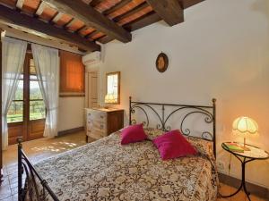 A bed or beds in a room at Farmhouse with air conditioning, private terrace and pool