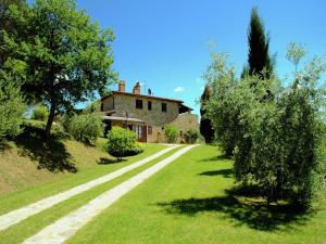 A garden outside Farmhouse with air conditioning, private terrace and pool