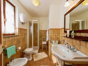 A bathroom at Farmhouse with air conditioning, private terrace and pool