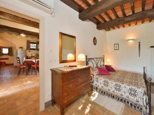 A bed or beds in a room at Farmhouse with air conditioning, private terrace and pool