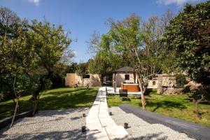 Κήπος έξω από το Ô Jacuzzi du Mazet