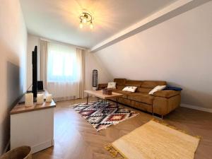 a living room with a couch and a tv at Pod 20 in Jelenia Góra