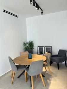 Χώρος καθιστικού στο K Home כרמי גת