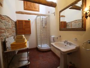Kúpeľňa v ubytovaní Exquisite Villa in San Venanzo with Private Pool