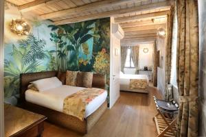 Postel nebo postele na pokoji v ubytování Suites&Atelier Lake Como