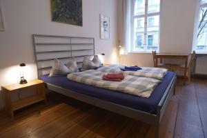 Una cama o camas en una habitación de Pension Mädchenkammer