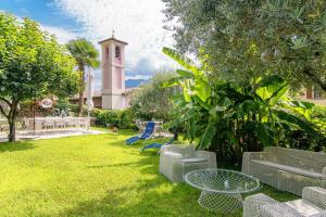 Gritti Palace Morcote - Waterfront studio with panoramic lake views - Fiordaliso外面的花园