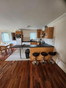 Kuchyň nebo kuchyňský kout v ubytování Eastham Cottage Betaghstown