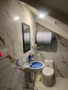 Phòng tắm tại Al Mubeen home stay +83 ảnh