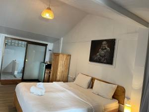 Postel nebo postele na pokoji v ubytování Namthip Homebeach