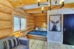 a bedroom with a bed in a log cabin at Zrub Ontario, Tále in Horná Lehota