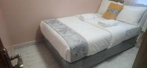 Ένα ή περισσότερα κρεβάτια σε δωμάτιο στο Premier Suites Isiolo