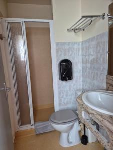 Koupelna v ubytování Auberge BÏN VENDÜD CHÂ NOUS