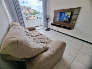 Μια τηλεόραση ή/και κέντρο ψυχαγωγίας στο TH 3102 - Flat de 2 quartos com varanda