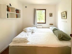 Postel nebo postele na pokoji v ubytování Ferien auf Husarö, Ullas Haus