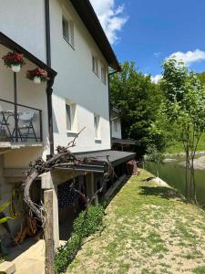 Aed väljaspool majutusasutust Apartman Removic