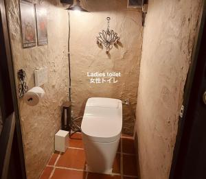 Ванна кімната в Taketomijima Guesthouse and je Taime